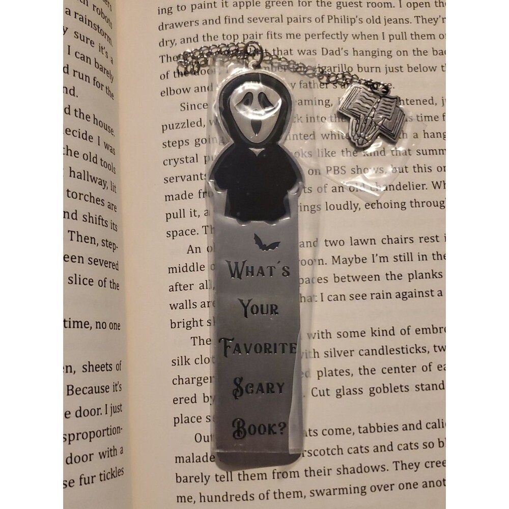 Bookmark - What's Your Favorite Scary Book? With Chain And Hanging Charm New